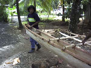 Lupalik preparing to load the canoe
