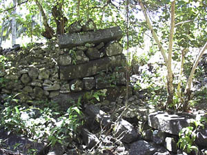 Leluh wall